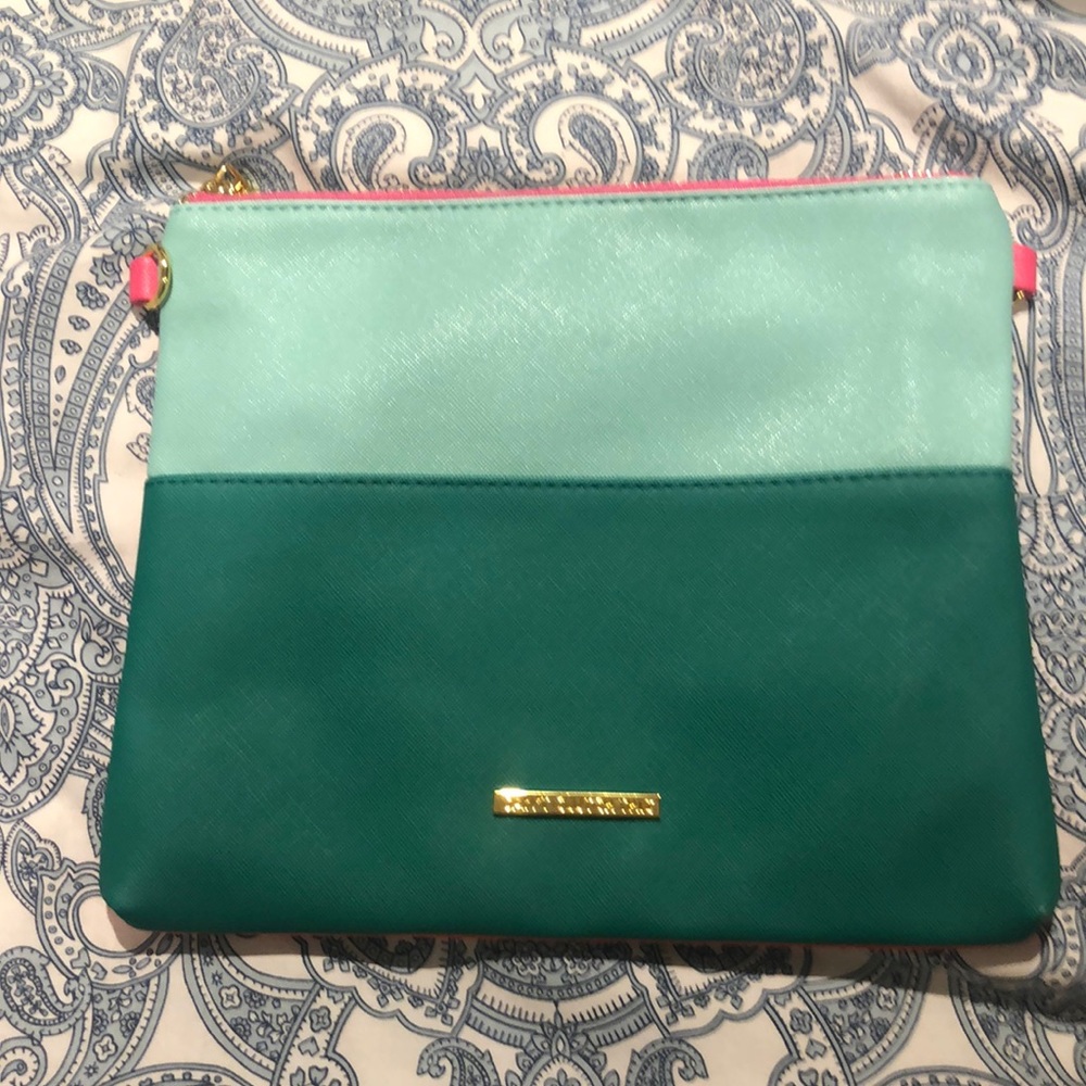Color block clutch